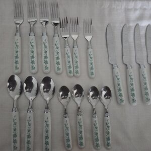 Corelle Callaway Ivy Green Flatware Set Of 18, Euc, No Fading